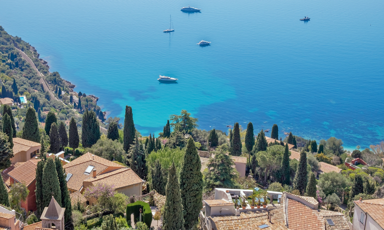 A Taste of Riviera Glamour: 6 Unforgettable Restaurants on the French Coast